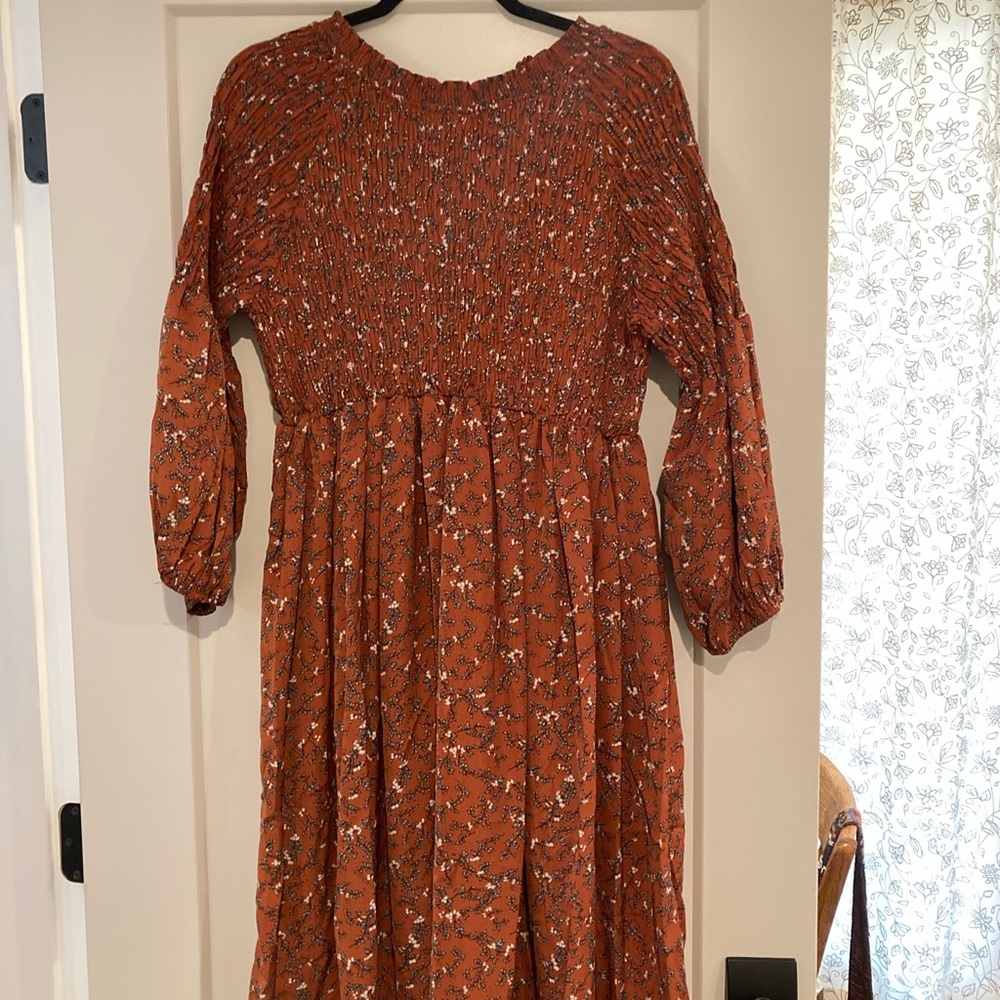Size: L. Floral dress. Comes just below the knee.